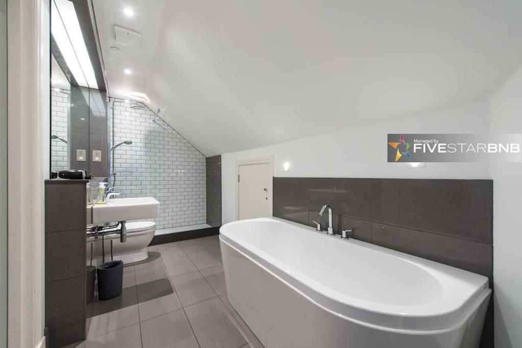 Cool Urban Apartment With Stunning Castle Views EDI Exterior foto